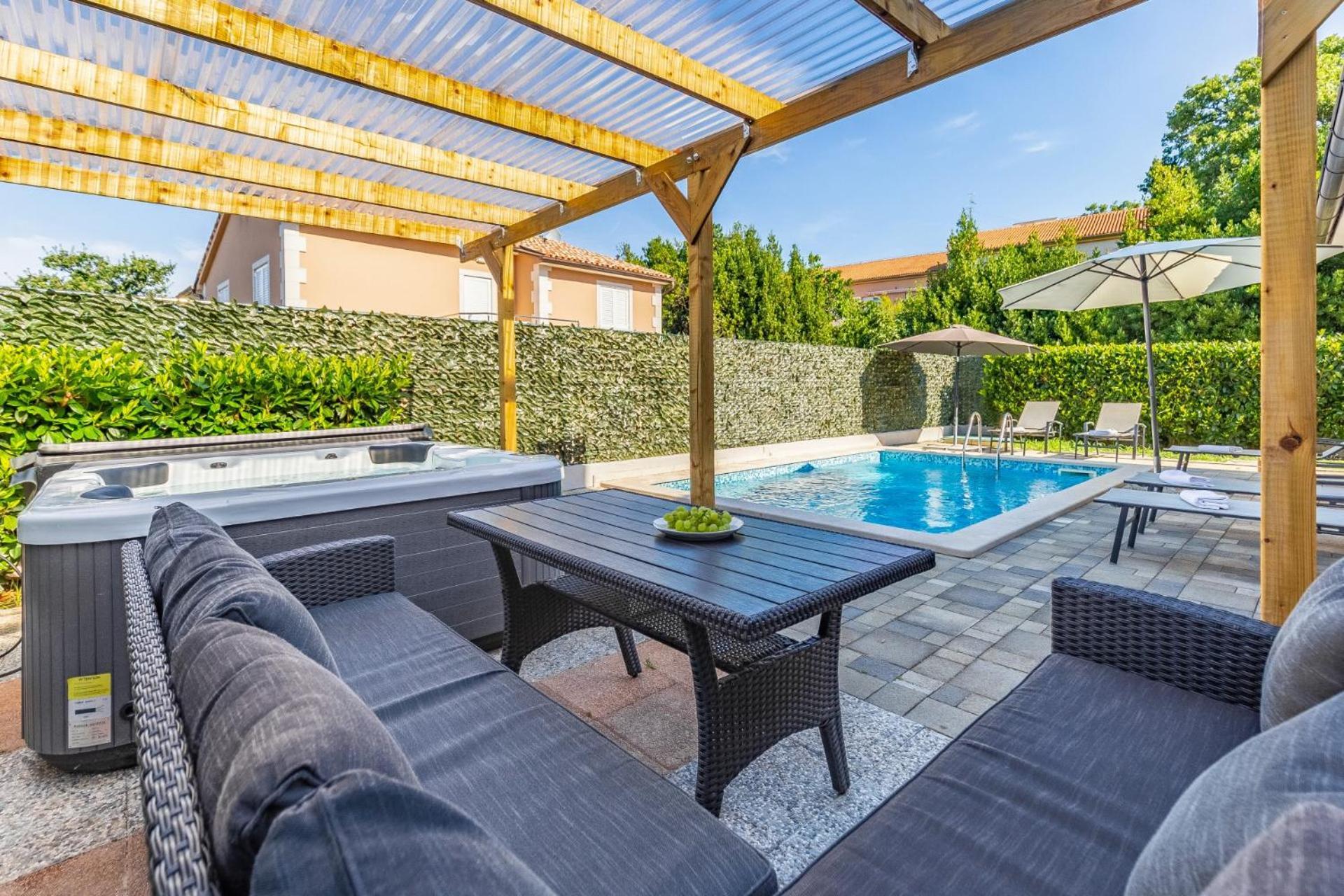Villas Lotus With Pool And Jacuzzi Pula Extérieur photo