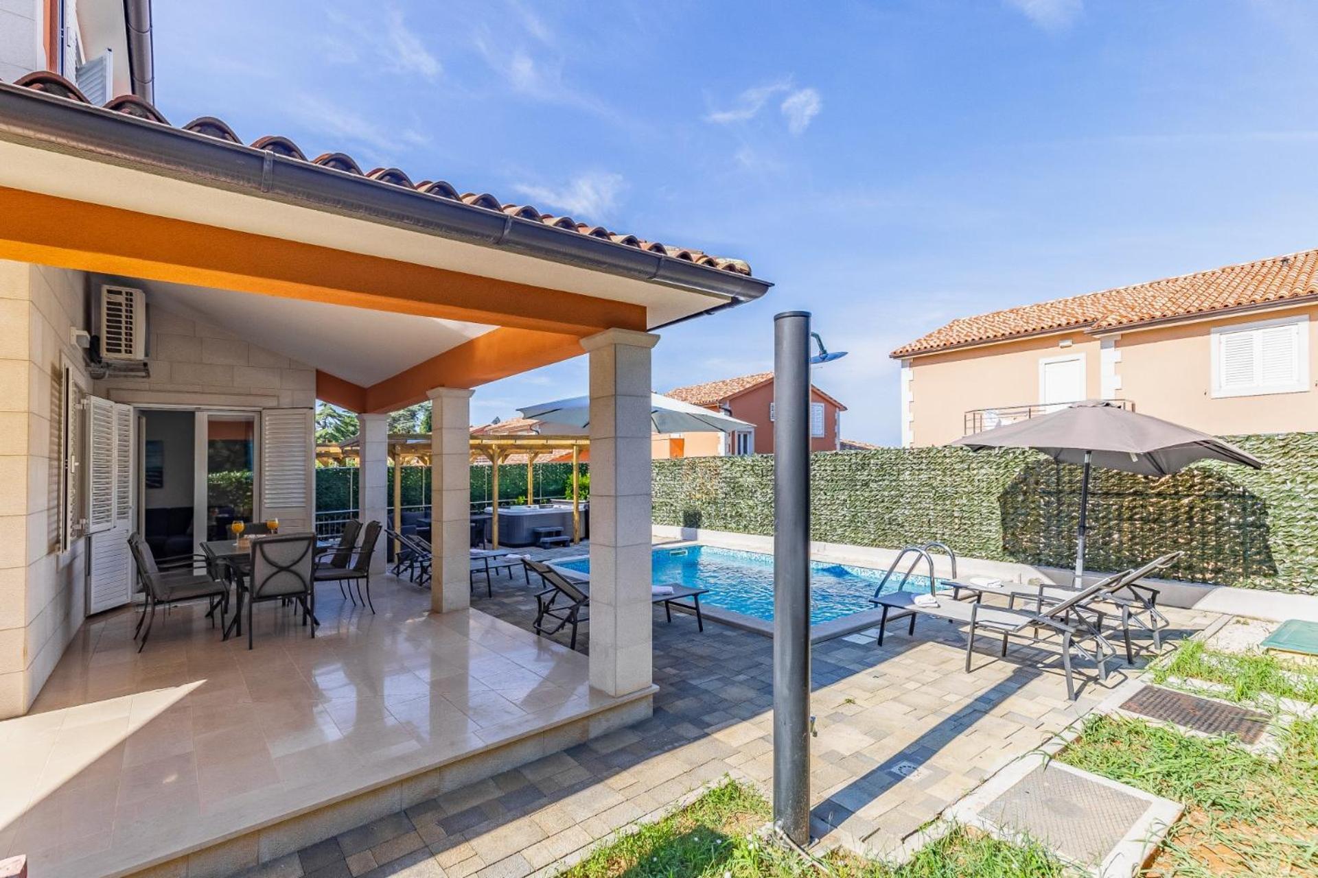 Villas Lotus With Pool And Jacuzzi Pula Extérieur photo