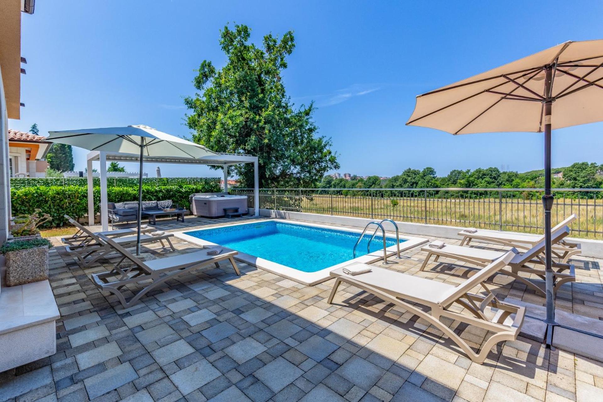 Villas Lotus With Pool And Jacuzzi Pula Extérieur photo