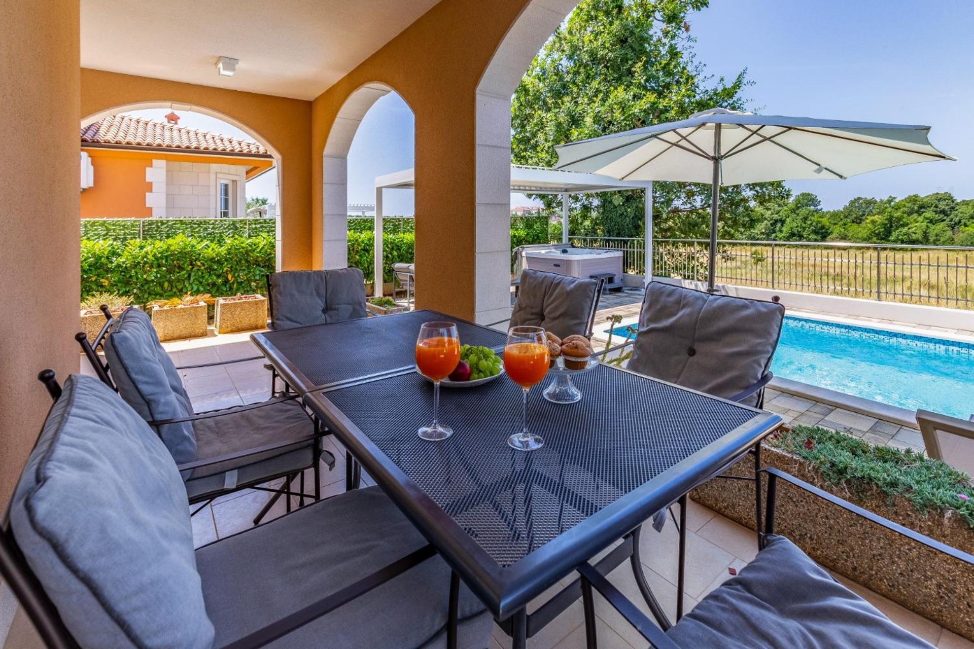 Villas Lotus With Pool And Jacuzzi Pula Extérieur photo