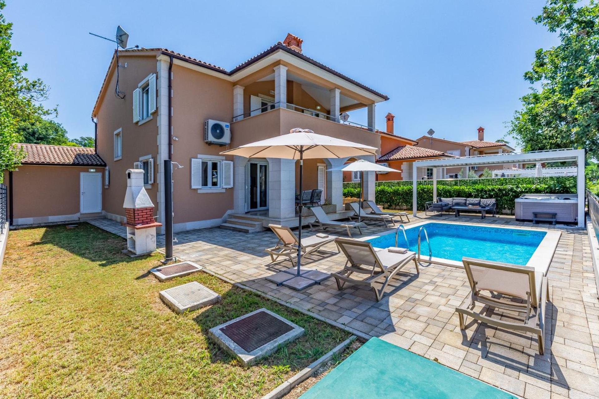 Villas Lotus With Pool And Jacuzzi Pula Extérieur photo