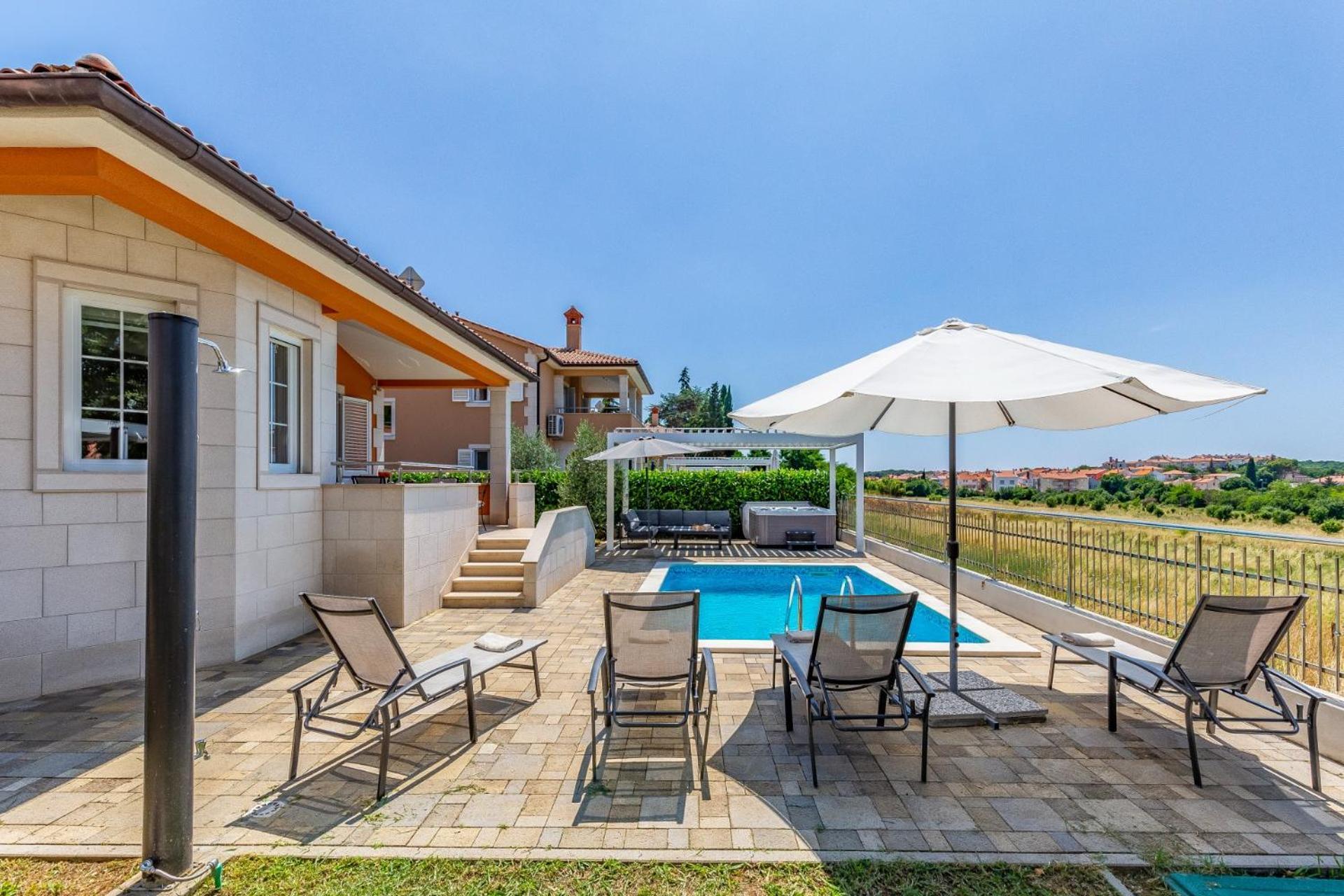 Villas Lotus With Pool And Jacuzzi Pula Extérieur photo
